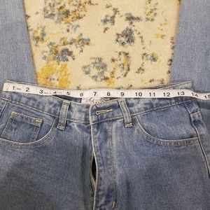 High-waisted vintage look denim jeans